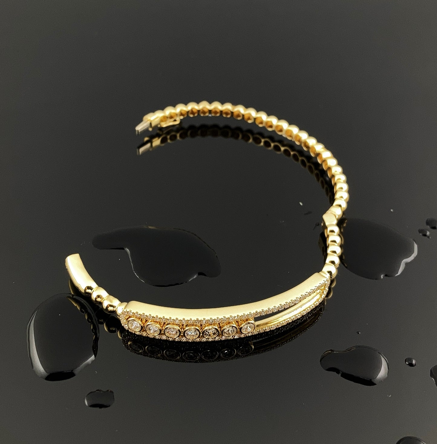 Happy Diamonds Bangle