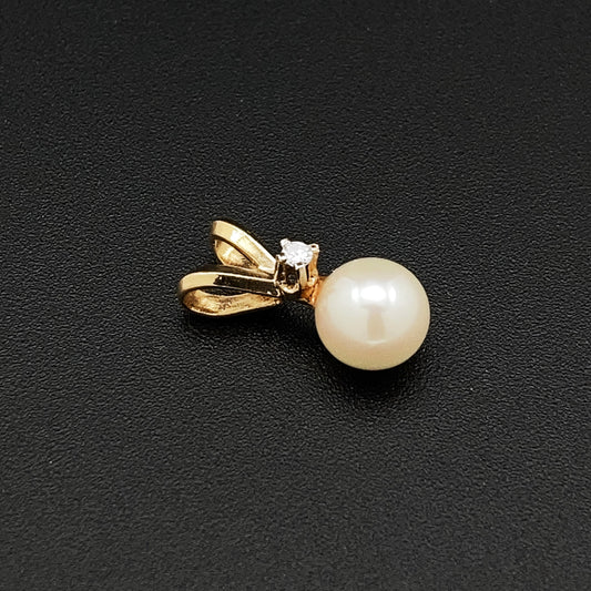 Diamond & Pearl Pendant