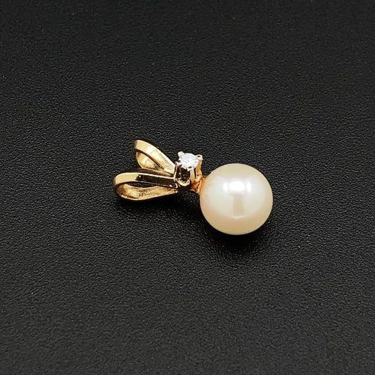 Italian Diamond & Pearl Pendant