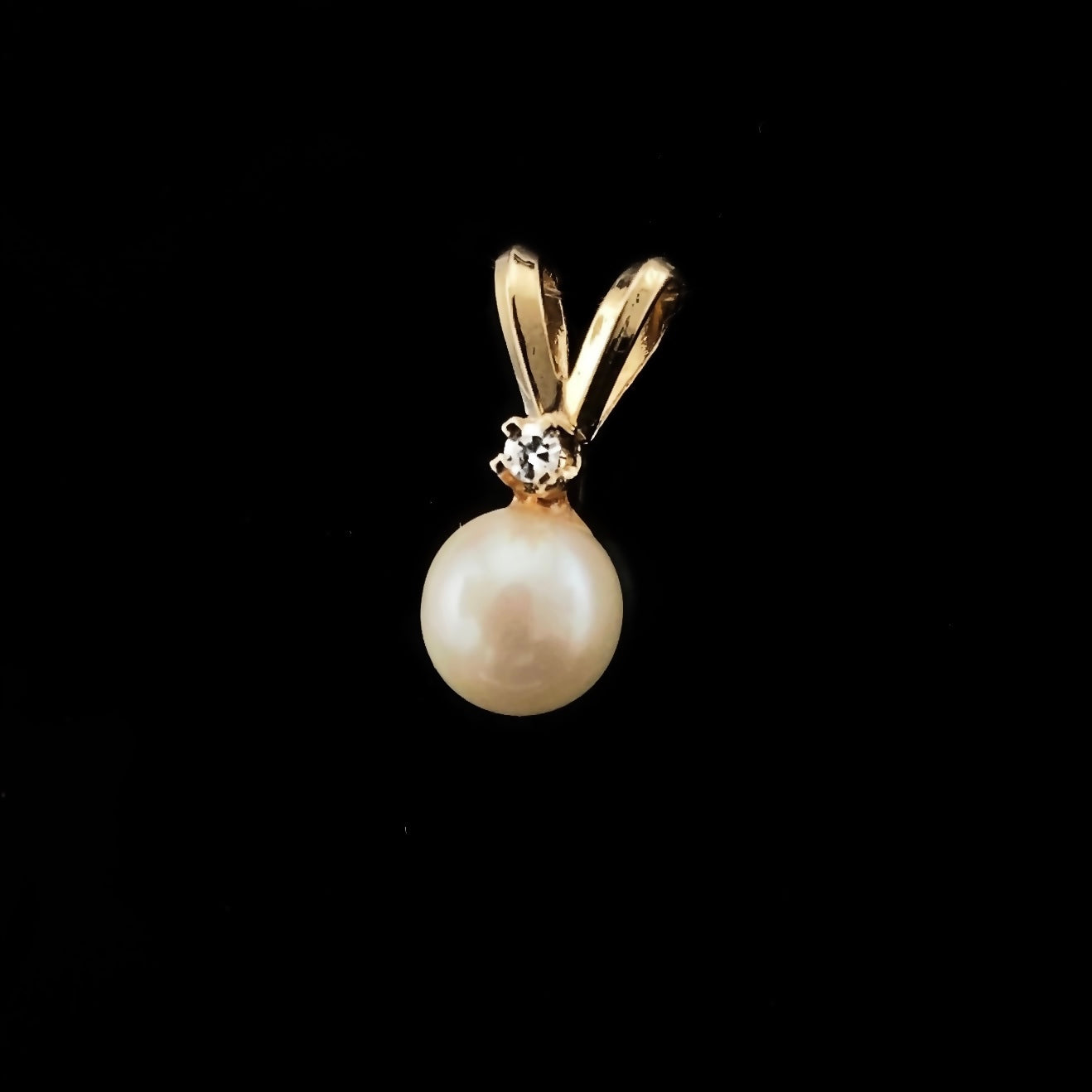 Italian Diamond & Pearl Pendant